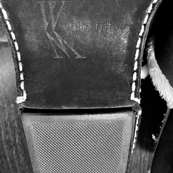 White Mountain Ladies Clogs Black Suede and White Fur Lined Shoes Size 7 EUC - Picture 12 of 13